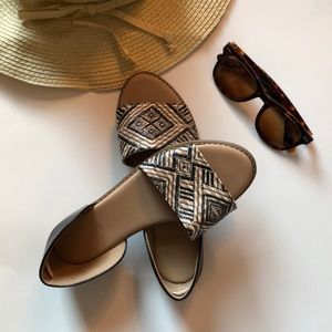 Old Navy Tan and black flat sandals